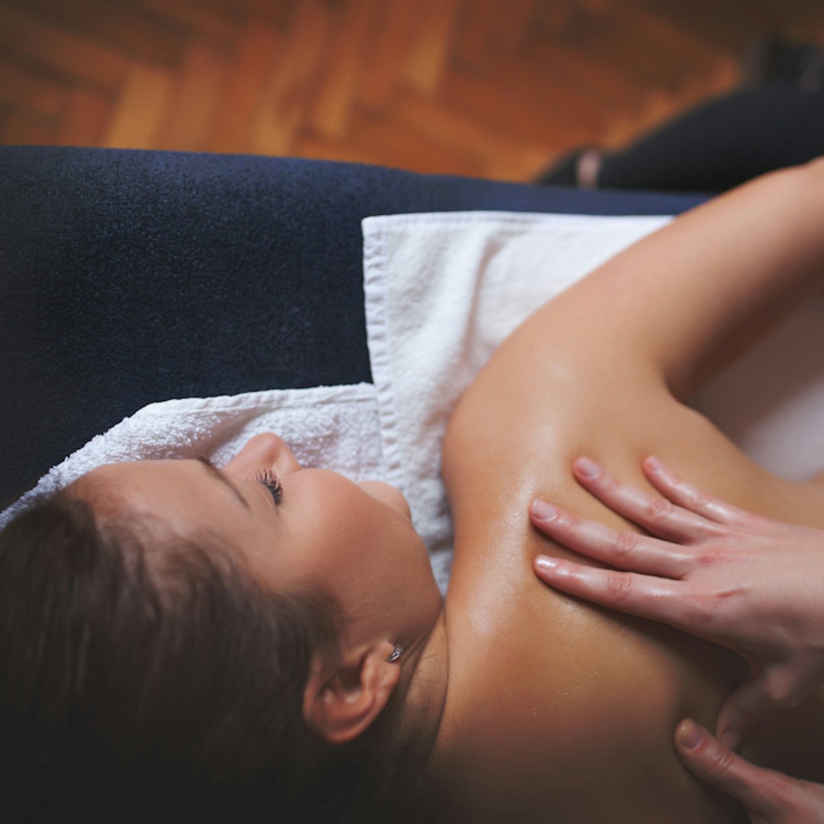 Luxury Back, Neck & Shoulder Massage Including Back Scrub