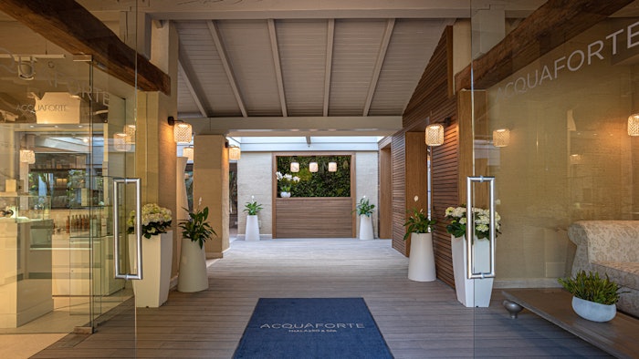 The location consists of a sub-tropical garden landscape, six pool Thalasso circuit, a gym space, 30 treatment rooms, an herbal tea bar and upgraded changing rooms.