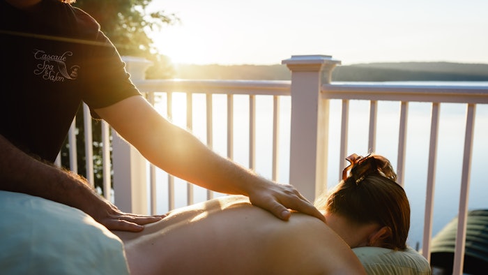 The spa additions takes inspiration from the surrounding nature of the New Hampshire lakes region.