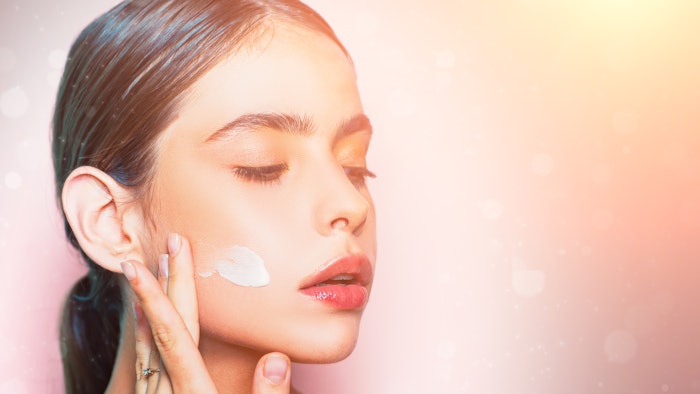Skin flooding helps to hydrate the skin.